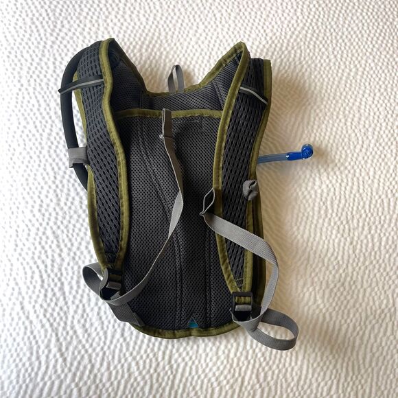 High Sierra Water Hydration Pack Hiking Green Backpack 1.5L - Picture 3 of 7